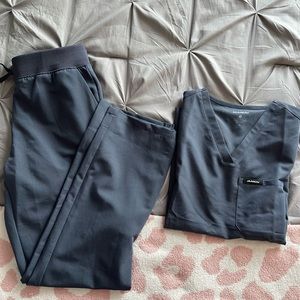 Jaanuu Carbon Grey scrub set (small top and small regular bottoms)